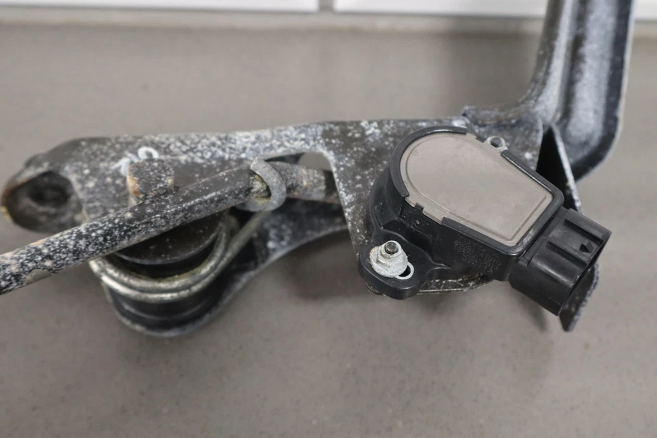 Toyota Land Cruiser 2006 pedal de acelerador electrónico Foto 3 de 4