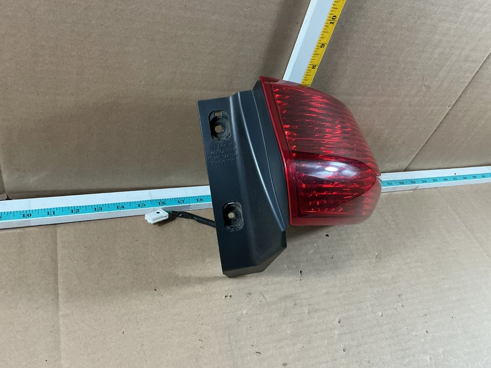 Luz trasera lateral izquierda/conductor Subaru Tribeca B9 2006-2007 montada en cuarto OEM Foto 3 de 4