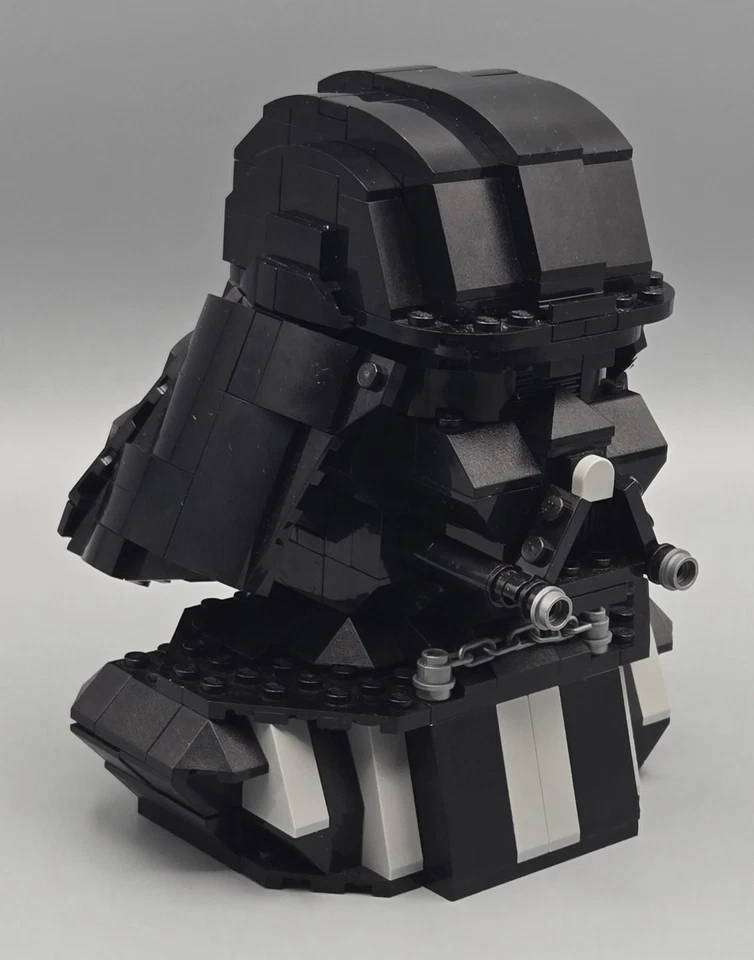 LEGO 75227 - Star Wars - Darth Vader Bust - Image 2 of 4