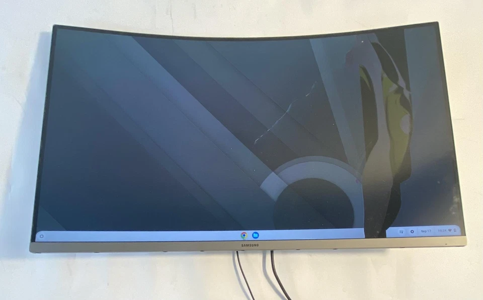 Samsung 32" CR50 FHD 1500R Curved Monitor (LCD Damage)** - Image 4 of 4