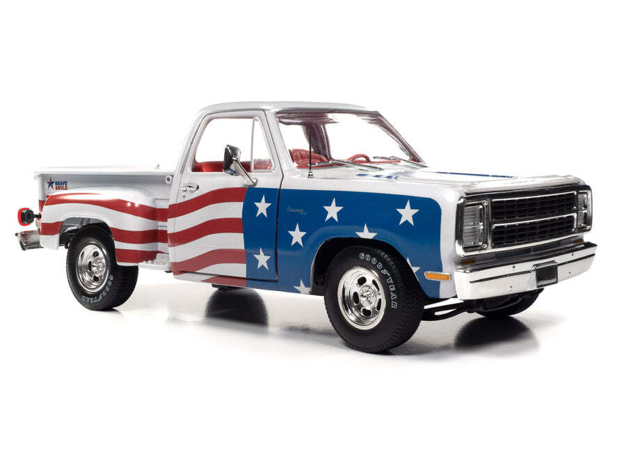 鉄道アトム ミニカー 赤・青・白 Auto World 1980 Dodge D150 Stepside Patriotic Pickup 1:18 Scale