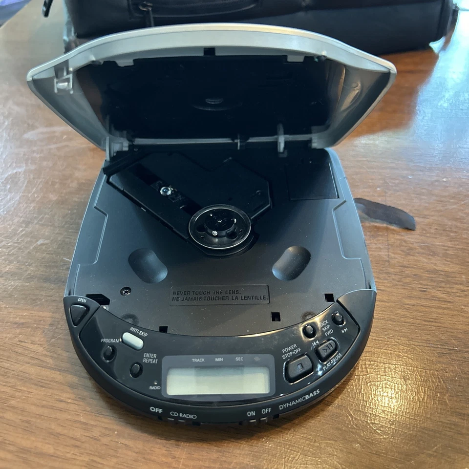 FISHER PCD-7950 RARO Encender portátil de colección reproductor de CD y radio FM AM Foto 4 de 4