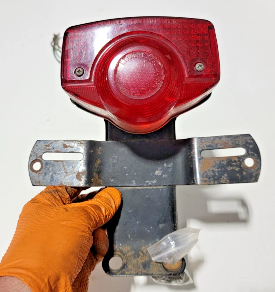 Luz trasera soporte matrícula Honda 1971 CB450 CB 450 CB350 CL450 SL350 Foto 2 de 4