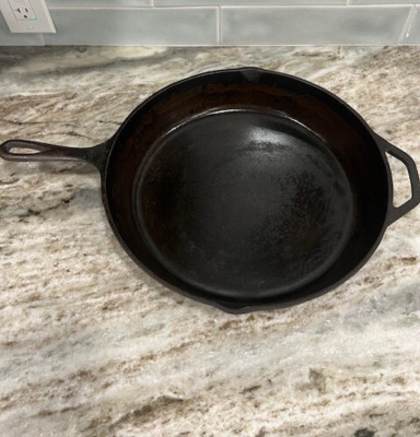 Vintage Lodge #12 SK D Cast Iron Skillet 3 Notch Heat Ring