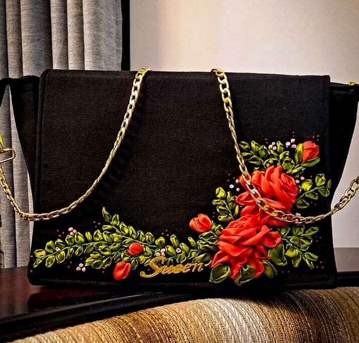 Floral Embroidered Women\'s Bag - Black and Red Classic Black Red Flower Embroidered Clutch Retro Chinese  main image 2