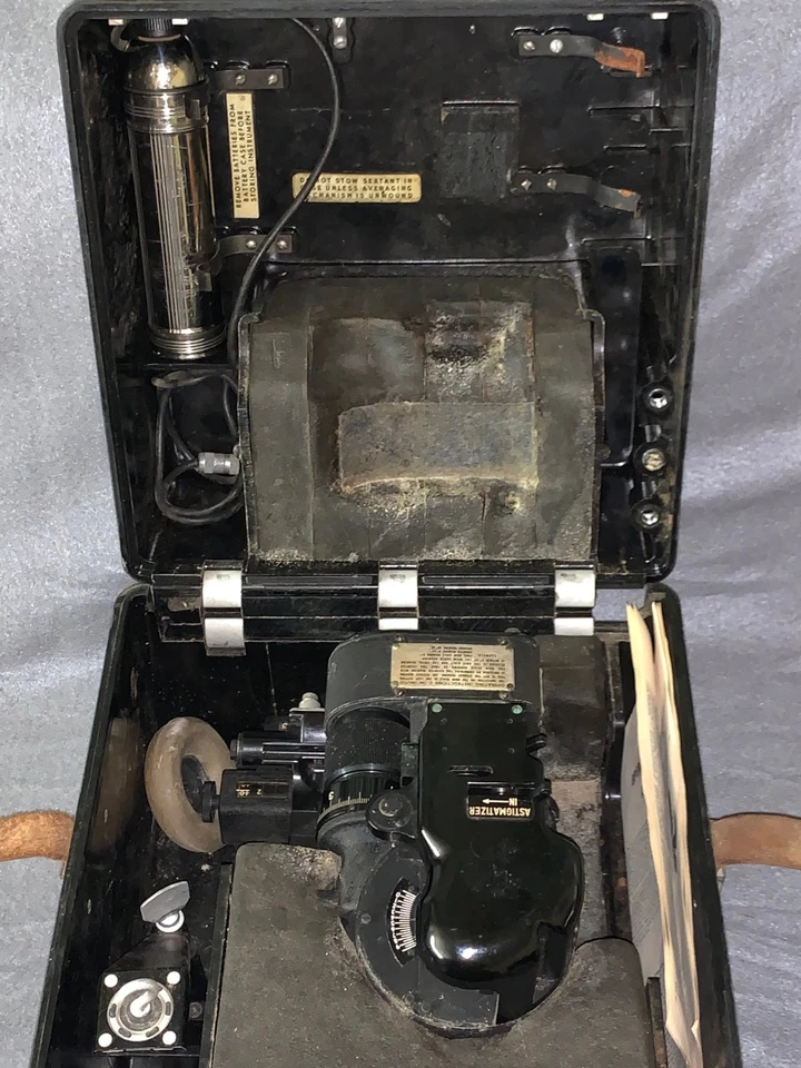 BENDIX WWII Airplane Sextant Bubble Type (With Alt. Averaging Device) AN-5851-1 - Image 4 of 4