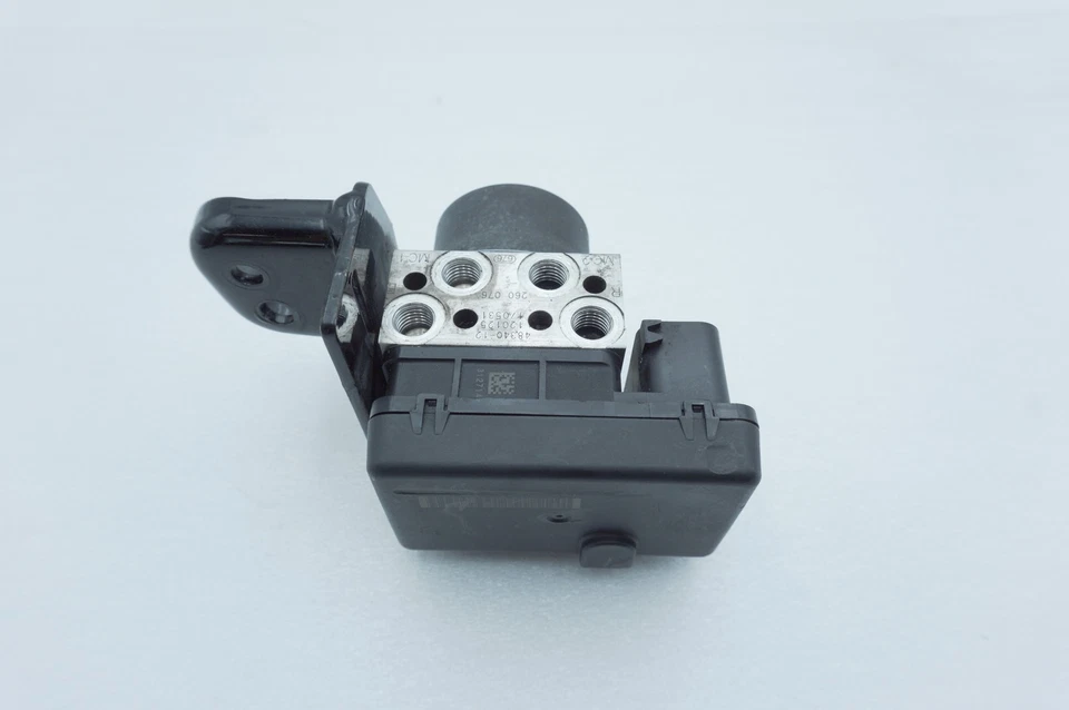 Harley Dyna 2012 FXDWG Wide Glide OEM ABS bomba de freno y módulo de control Foto 2 de 4