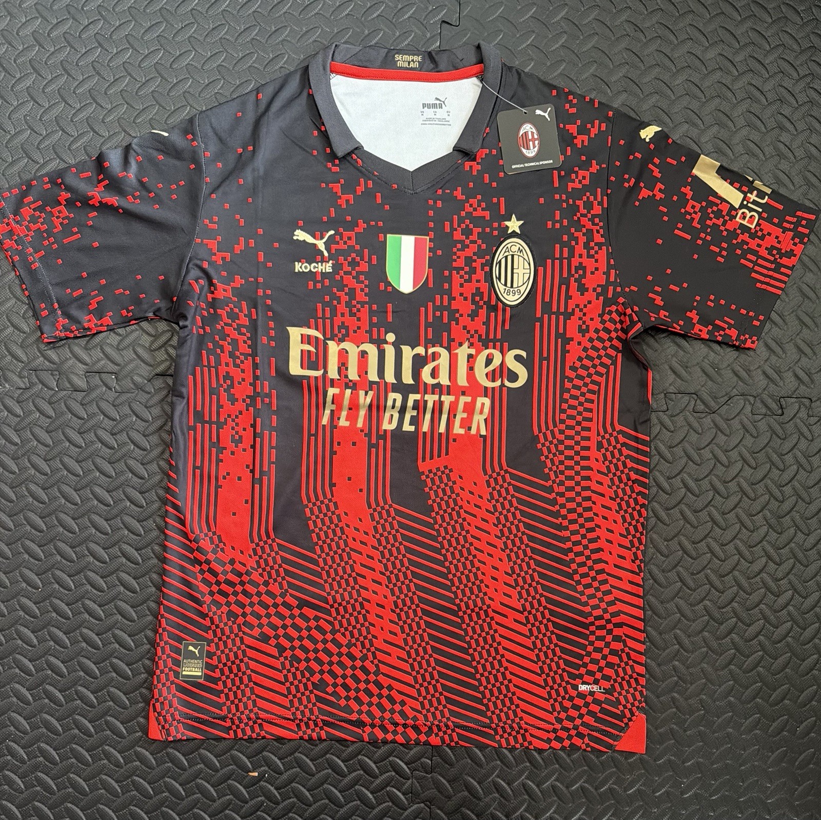 AC Milan Zlatan Ibrahimovic Jersey Red and Black, Size m