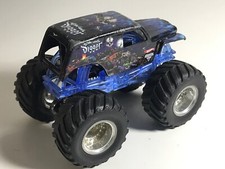 Grave Digger Hot Wheels (blue base) Monster Truck Collectable Scale 1:64