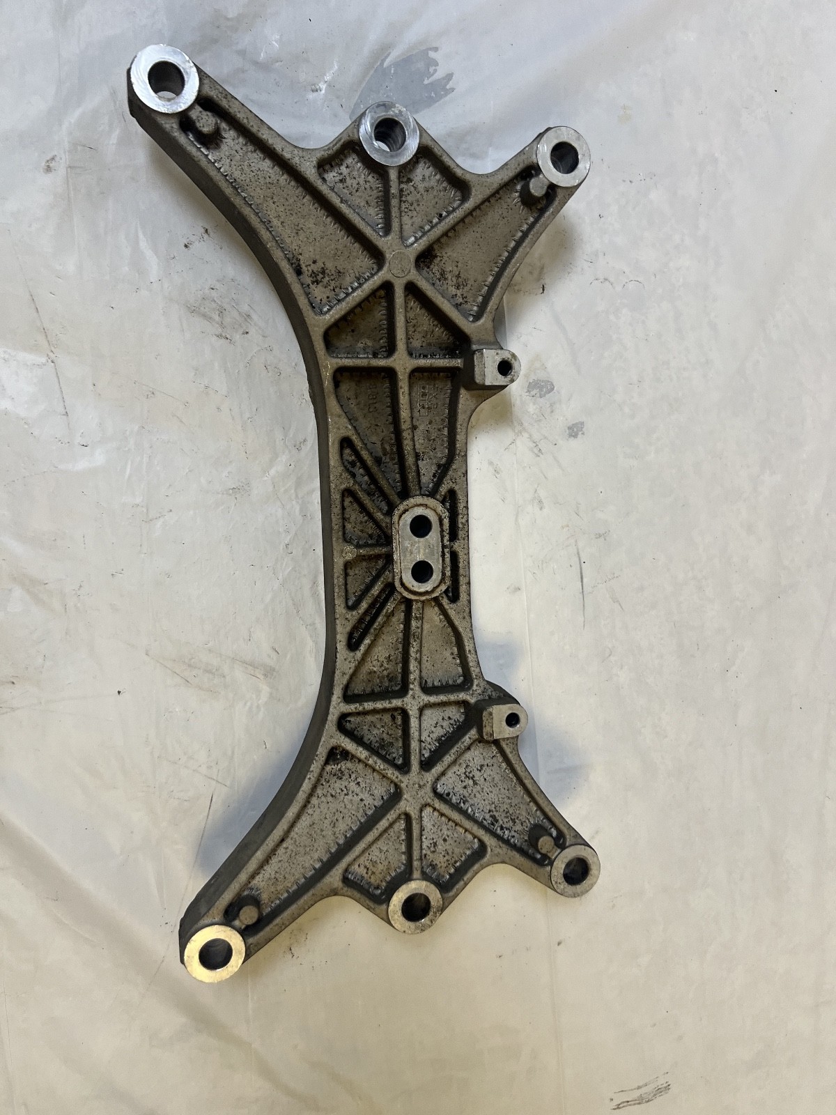 2014-2020 MASERATI GHIBLI S RWD TRANSMISSION CROSSMEMBER BRACKET MOUNT SUPPORT