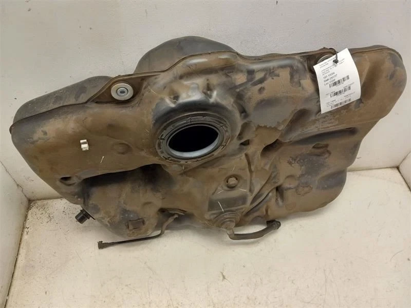 19-20 TOYOTA AVALON SE 16 GALLON GASOLINE FUEL TANK ASSEMBLY  - Image 3 of 4