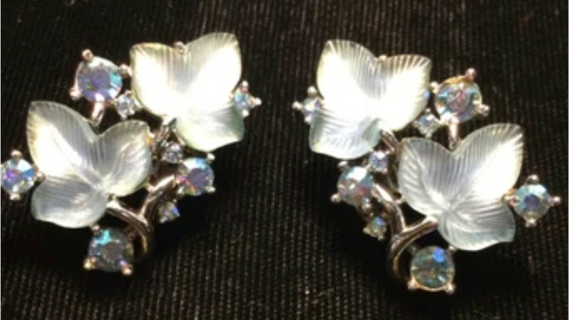 Crown Trifari AB Rhinestone Molded Glass Leaf Alfred Philippe Clip on Earrings