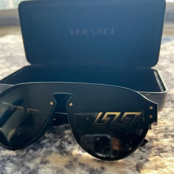 Versace Monogram Mirror Sunglasses solid Black 44… - image 3