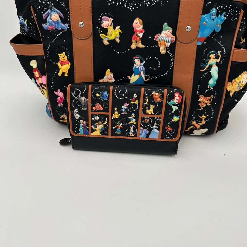 Bolso de Mano Disney “Carry The Magic” Bradford Exchange con Dije y Cartera Foto 2 de 4