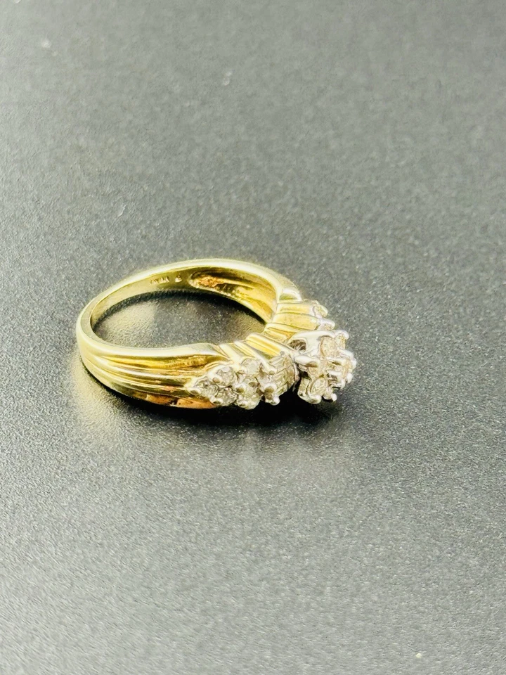 10K Gold Ladies Beautiful Diamond Cluster Ring Size 5.5 Weighs 4 Gram Preowned! - Image 3 of 4
