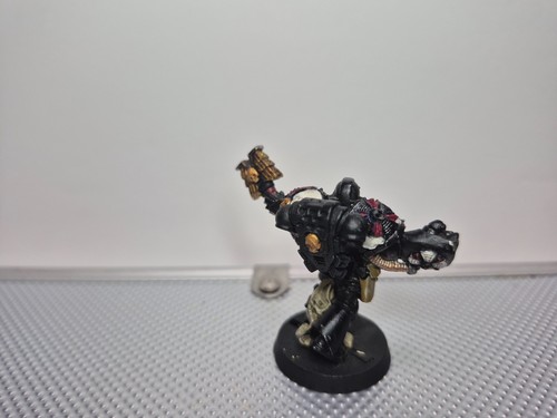 Warhammer 40K Space Marine Chaplain w Crozius & Power Fist Painted Metal - Picture 4 of 8
