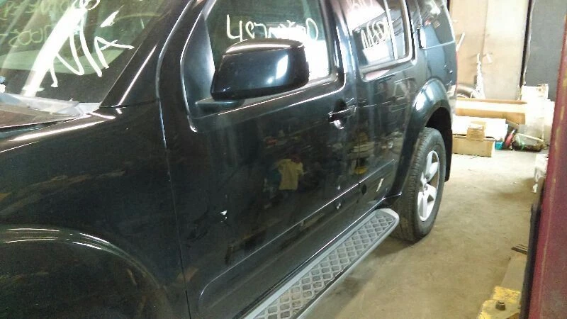 Nissan Pathfinder 2011 SUV de 4 puertas brazo limpiaparabrisas trasero montado en puerta levadiza Foto 4 de 4