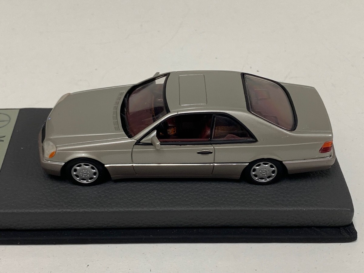 1/43 Minichamps Mercedes 600 SEC W140 1991 in Silver Leather base