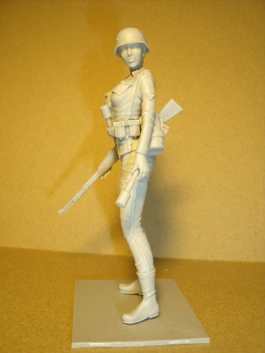 FIGURINE 1/18 GIRL ELOISE A COLLER A PEINDRE | Vroom Models