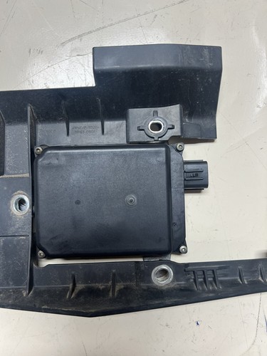 2016-2018 TOYOTA SIENNA RIGHT RH BLIND SPOT MODULE 88162-08021 OEM W/BRACKET - Picture 2 of 8