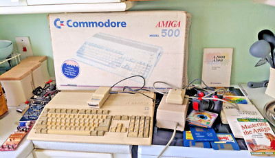 RETRO BOXED COMMODORE AMIGA 500 COMPUTER & SPIELE EXTRAS - SCHALTET EIN - UNGETESTET