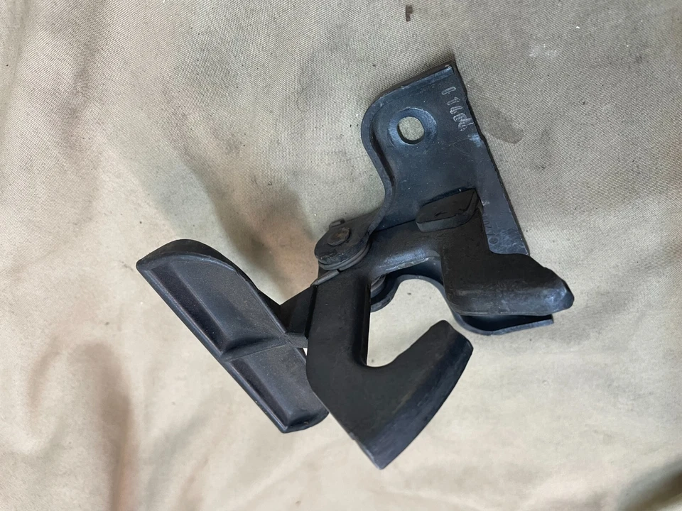 ЗАЩЕЛКА ЗАЩЕЛКИ КАПОТА MERCEDES W209 CLK350 CLK550 2003-2009 OEM - Изображение 3 из 4