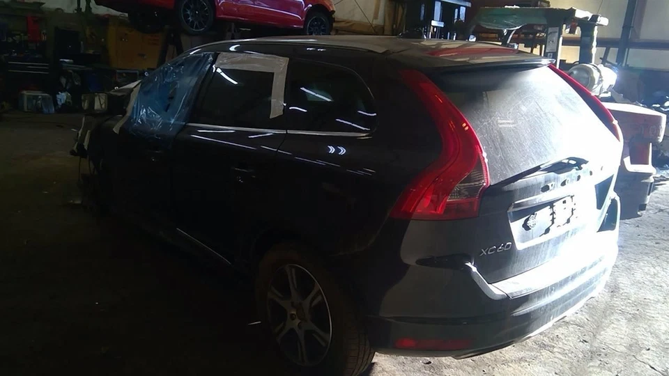 (LOCAL PICKUP ONLY) Passenger Right Rear Side Door XC60 Fits 09-13 VOLVO 60 SERI - Image 2 of 4