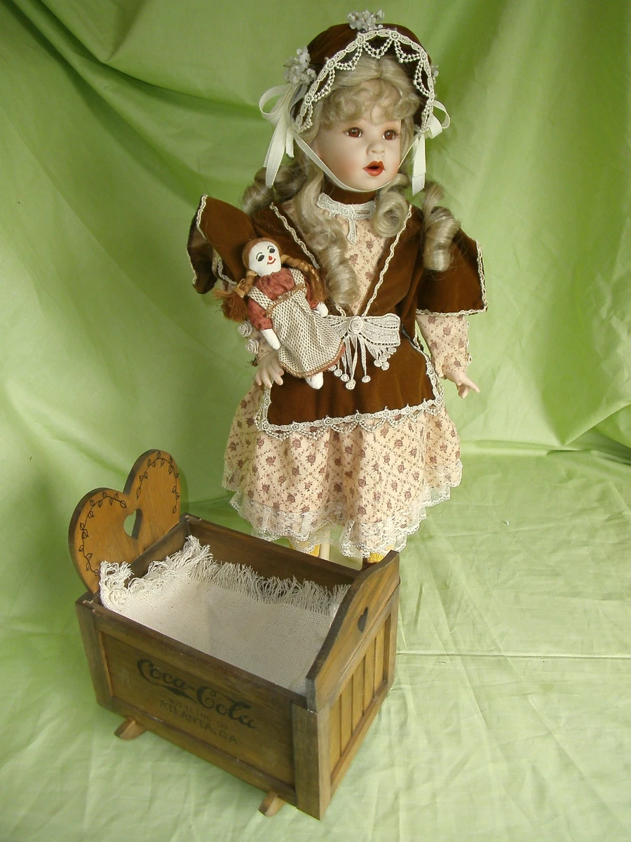 Puppensammlung, Coca Cola Sammlerpuppe  "Sarah"