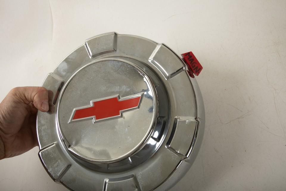 Chevrolet Truck Hubcap 3/4T? (N7L) 19611963 (JSF6) Dents Red Bowtie 3781675 eBay