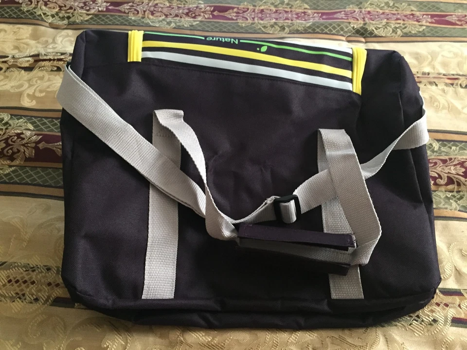 Bolso de mano deportivo púrpura de lona Yves Rocher para mujer Foto 3 de 4