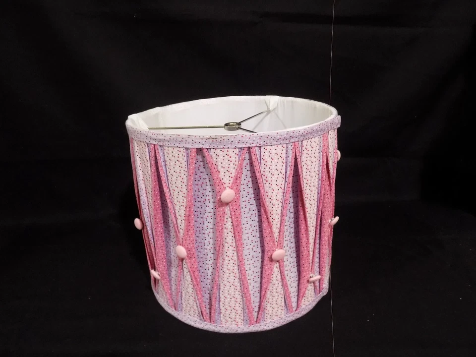 Pantalla de lámpara rosa y púrpura botón lunares perfecta para habitación de niña Foto 4 de 4