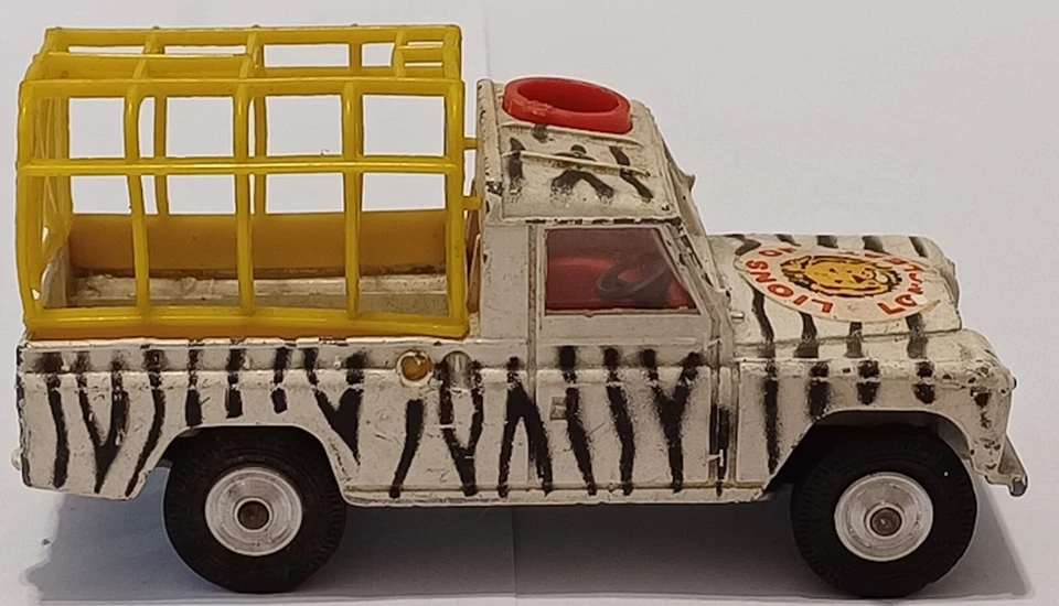 Corgi Toys Land Rover 109 W.B., 'Lions of Longleat', very good conditions - Immagine 2 di 4