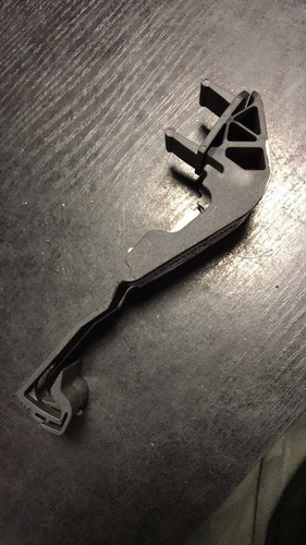 BMW E38 Kühler oben Halterung Klemme 1737709 17111737709