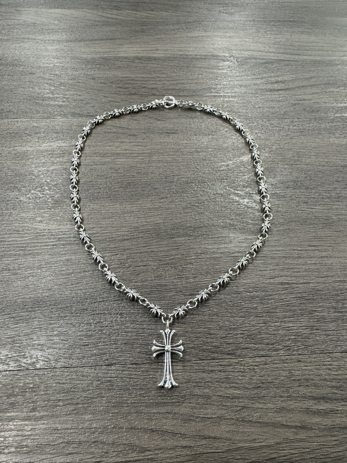 Collar Cruz Grunge Estilo Corazones Cromados Y2K