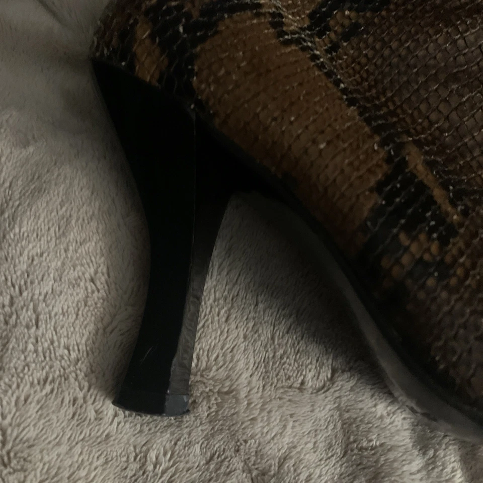 Botas altas vintage de cuero de serpiente Charles David 8 1/2 hechas en España años 90 Foto 4 de 4