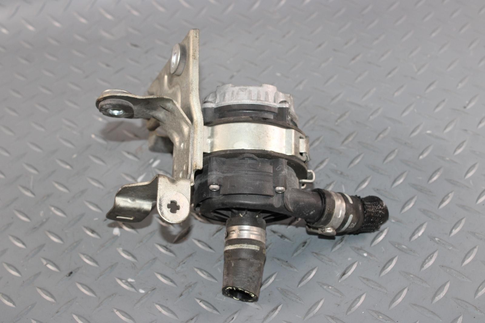 Maserati Ghibli 2014-2021 Water pump