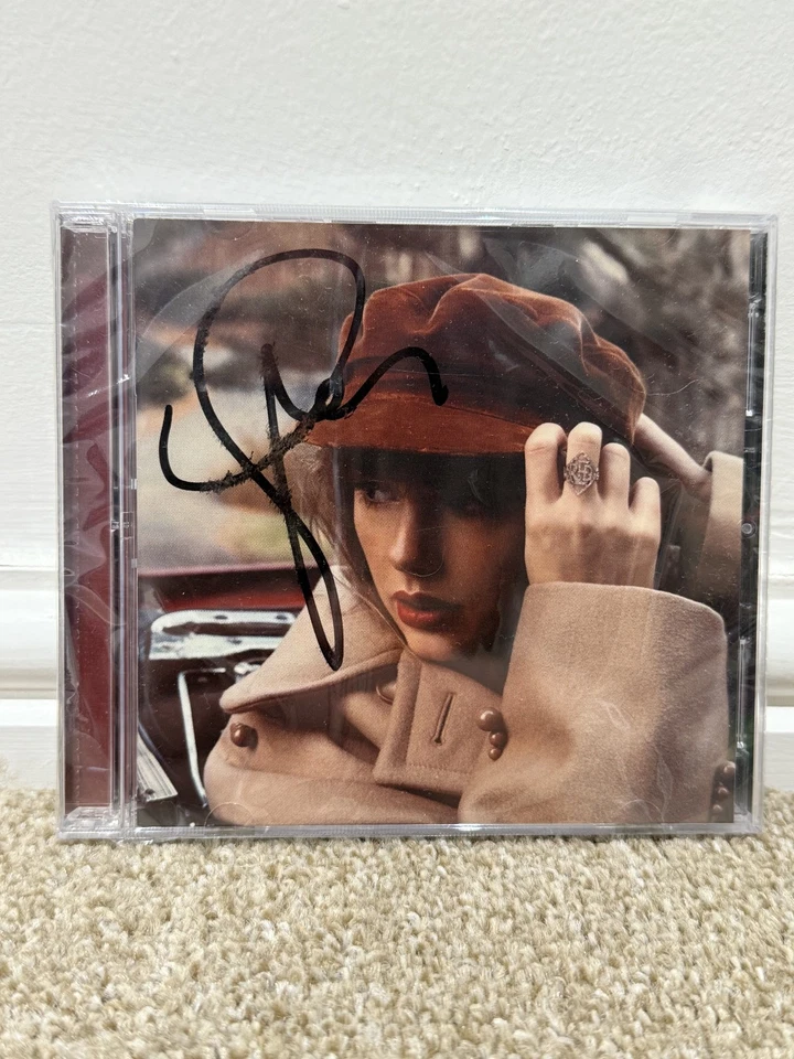 ** SIGNED** Red (Taylor 's Version) by Taylor Swift (2021, CD) *SIGNED** - Image 3 of 4