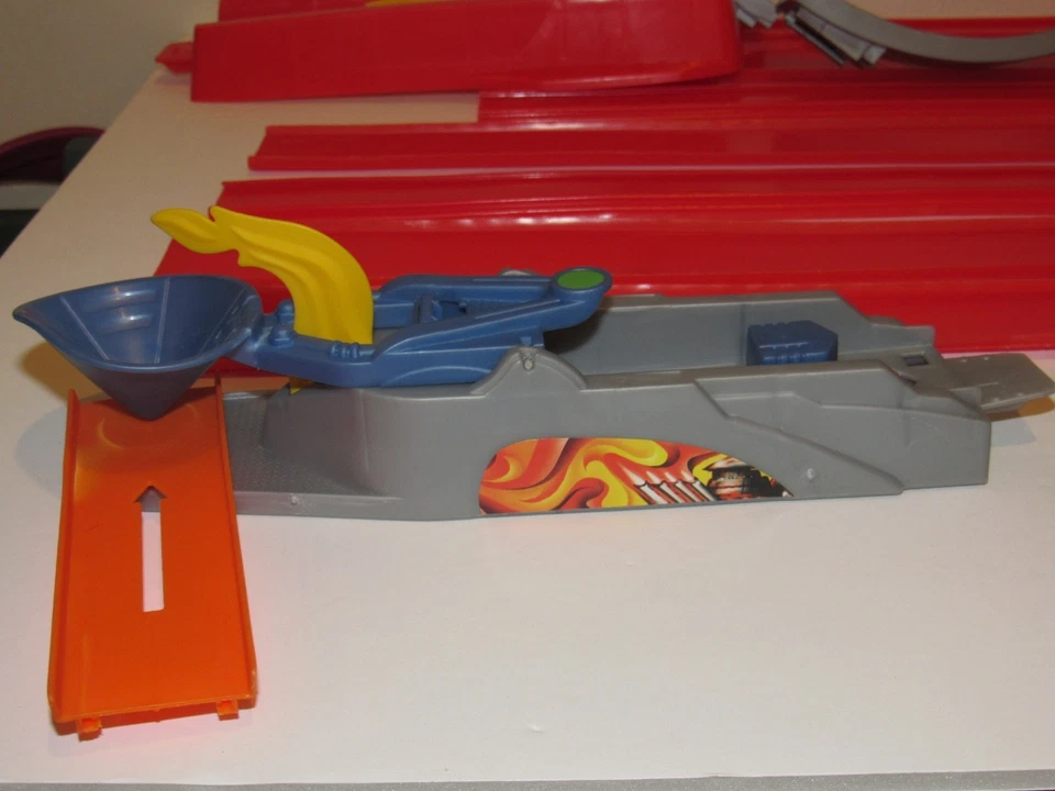 Lote de 24" Hot Wheels Red Track con bucle y coche Solaire CX4 1983 + 3 arrancadores 2008 Foto 4 de 4