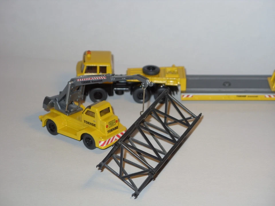 Wiking TOENSE Henschel HS20 Tieflader 3/2 mit Demag Kran als Ladung - Bild 4 von 4