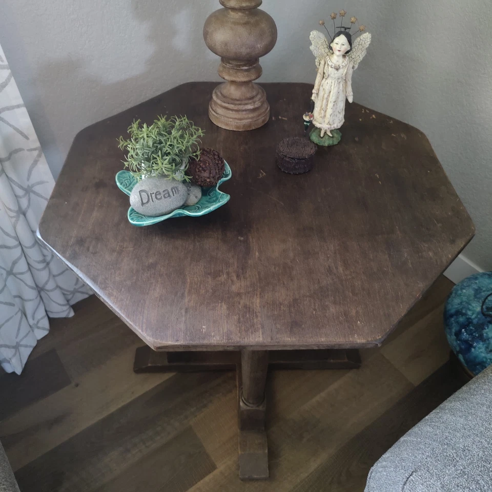 Mesa auxiliar vintage Monterey Furniture Co. en forma de hexagonal de madera maciza hecha en EE. UU. Foto 2 de 4