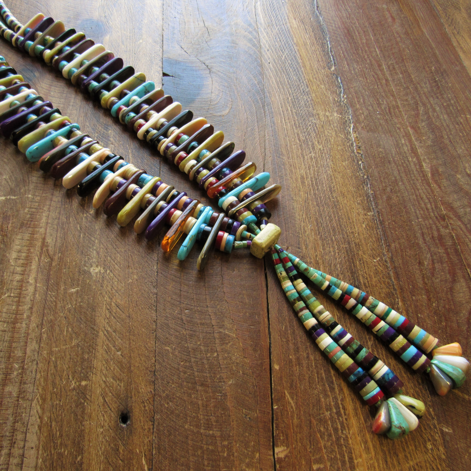 Santo Domingo Native American Heshi and Tabs Statemen… Gem