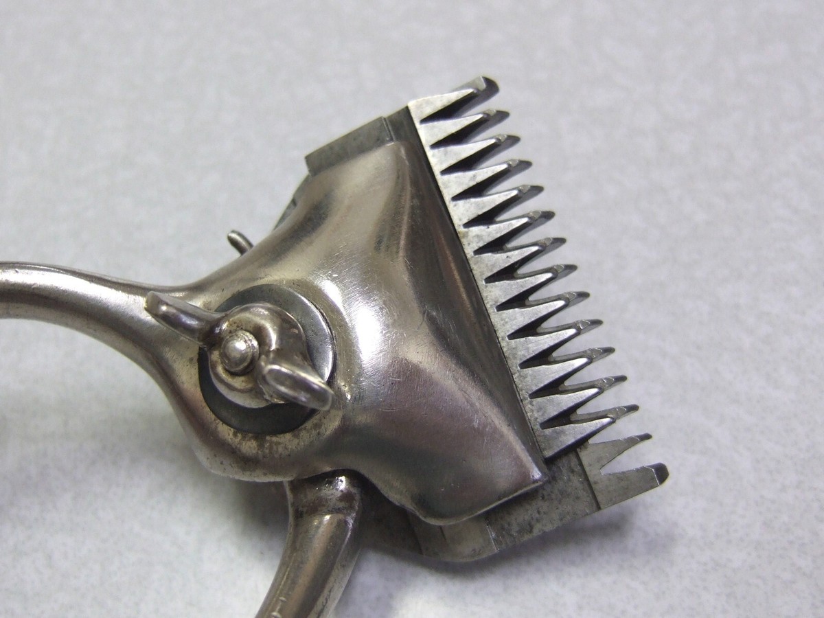 VINTAGE COATES MFG MODEL 672 HAND HELD HAIR CLIPPER USA - CORDLESS