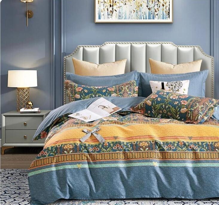 Comforter Set ( 4 Pieces Set )king size With Bedsheet  And 2 Pillow Case-image