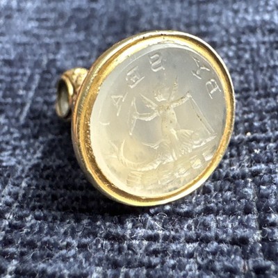 antiker viktorianischer Goldmantel Cherub Cetus Tiefdruck Wachssiegel Motto Anhänger am Meer