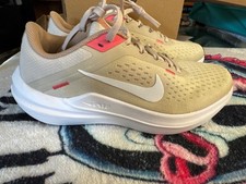 Nike Winflo 10 running shoes in a sand and wh...