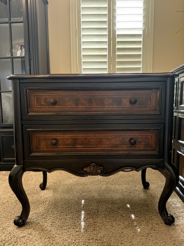 Vintage Desk With Drawers 19in By 3ft And 33.5 Inches Tall￼