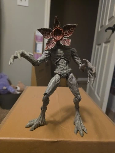 stranger things demogorgon Dont Know The Brand No Package ..lots Of  Pictures
