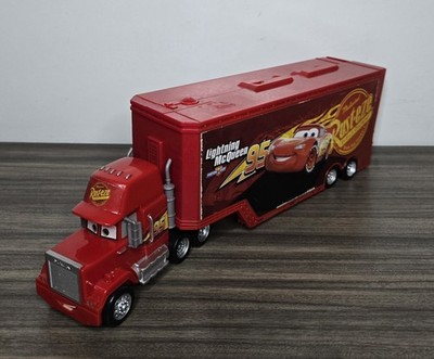 2016 Mattel Disney Pixar Cars Mack Hauler Lightning McQueen Truck Playset