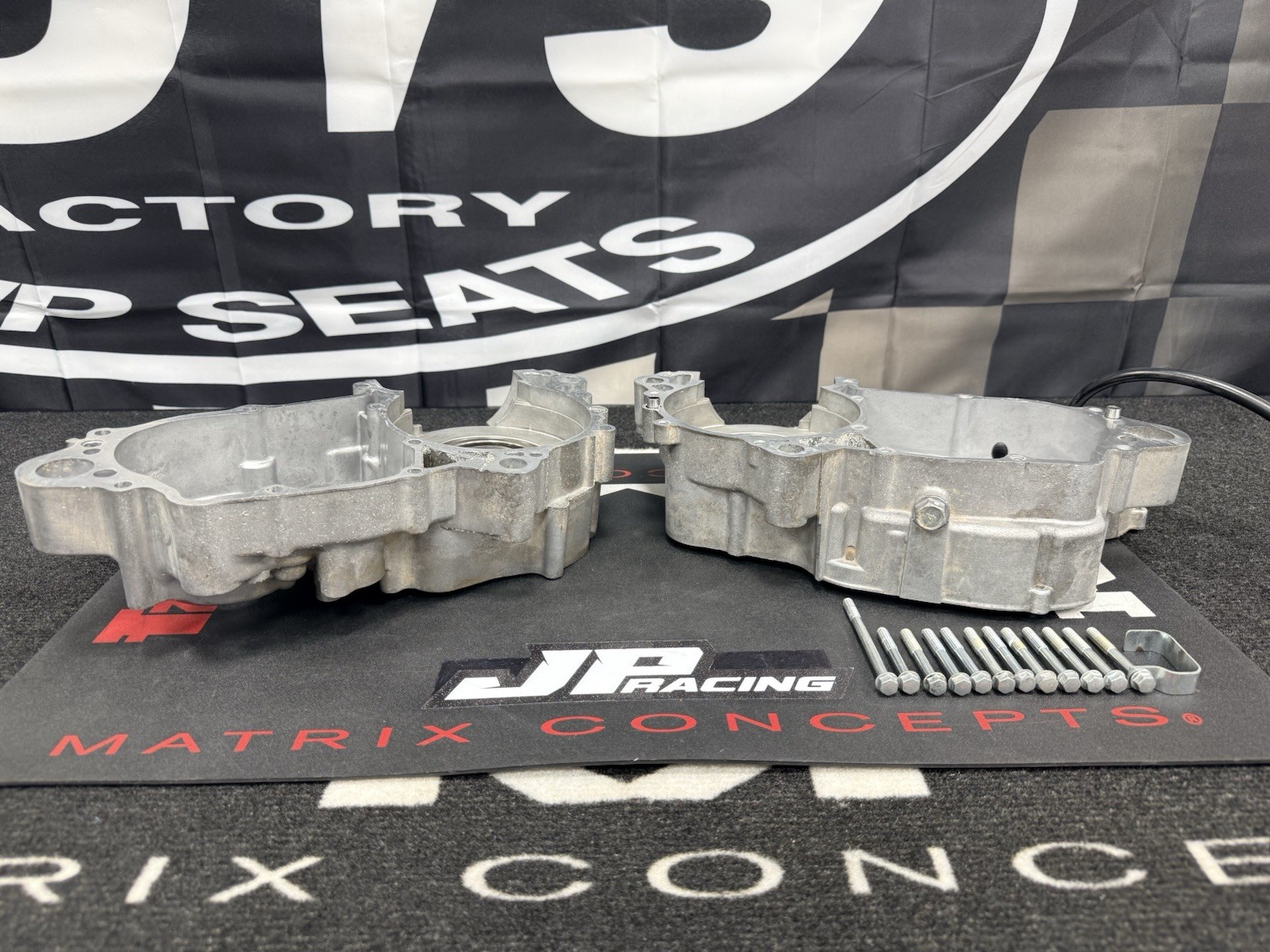 2003 KAWASAKI KX250 OEM Crankcase Set Left & Right! 14001-1307, Good Cases KX250