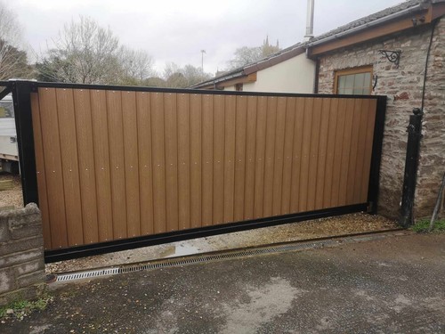 composite gate / fence board 3D woodgrain effect samples 4 colours 1.83m long - Picture 3 of 9